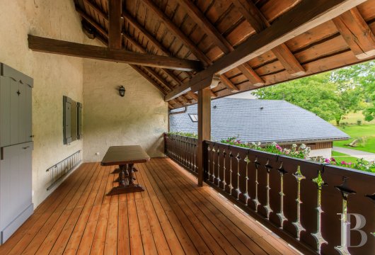 A former livestock farm which has been transformed into a vast, comfortable home near to Nantua in the Haut-Bugey region - photo  n°29